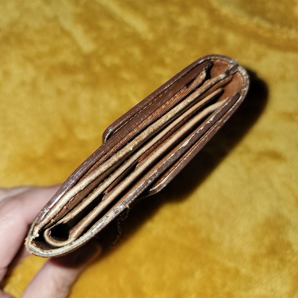 Lv Monogram Wallet. - image 8